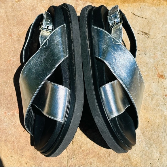 ALOHAS Marshmallow Shimmer Metallic Silver Leather Chunky Sandals - Picture 4 of 7